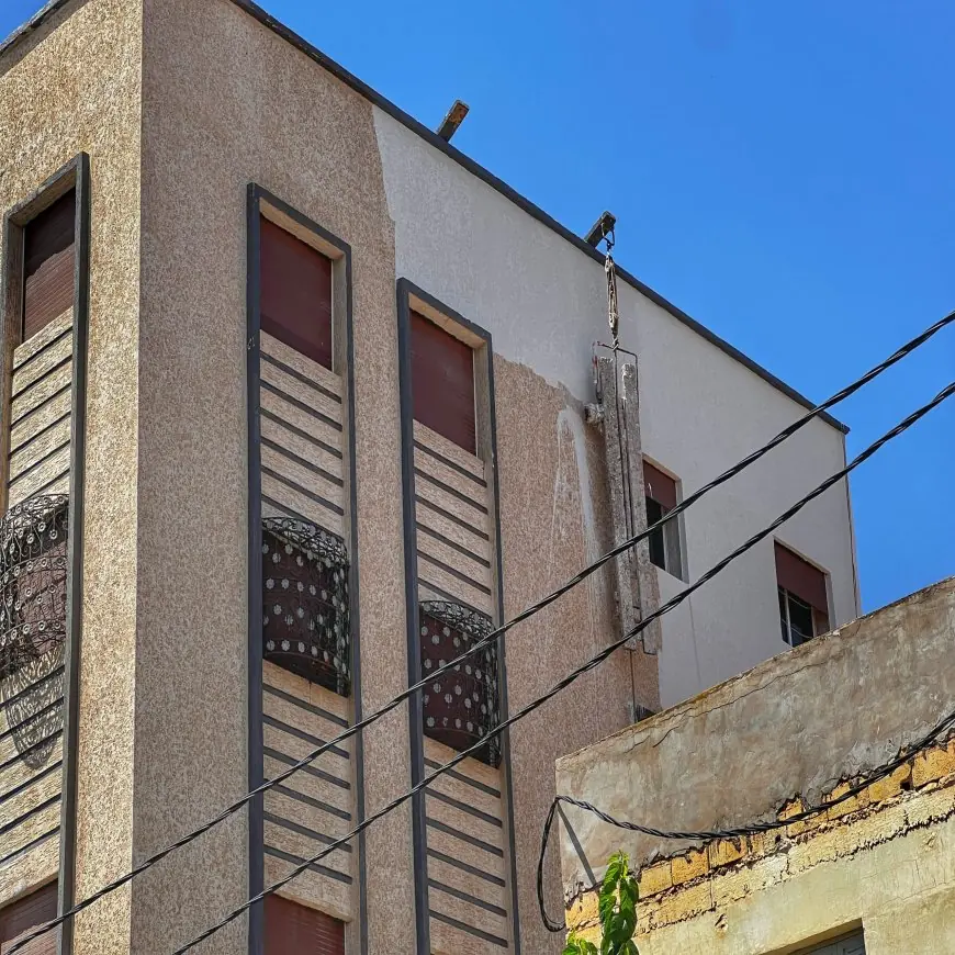 مصرع عامل صباغة إثر سقوط من علو بسطات ونجاة زميله بأعجوبة