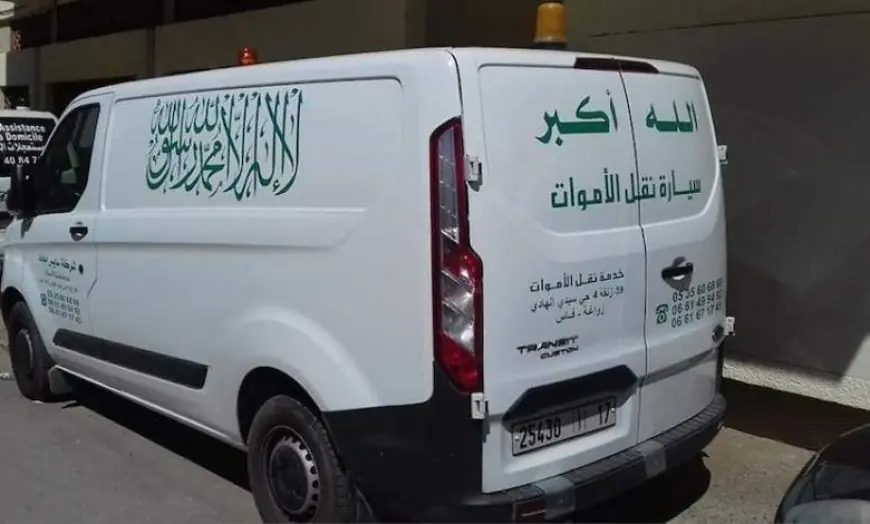 نقل جثتي طفلين إلى مستودع الأموات بعد غرقهما في النهر