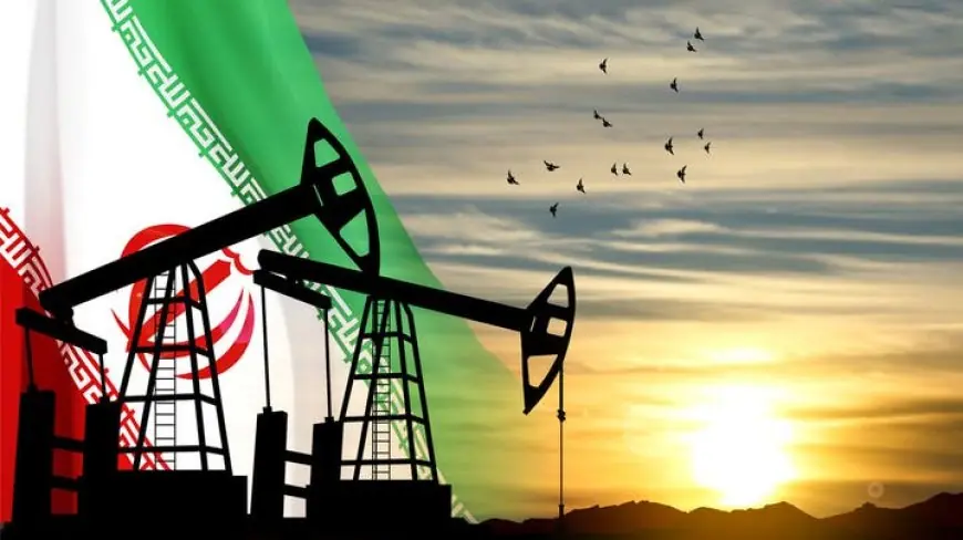 النفط يتراجع قبيل اجتماع أوبك+ وسط مؤشرات على محادثات أمريكية-إيرانية