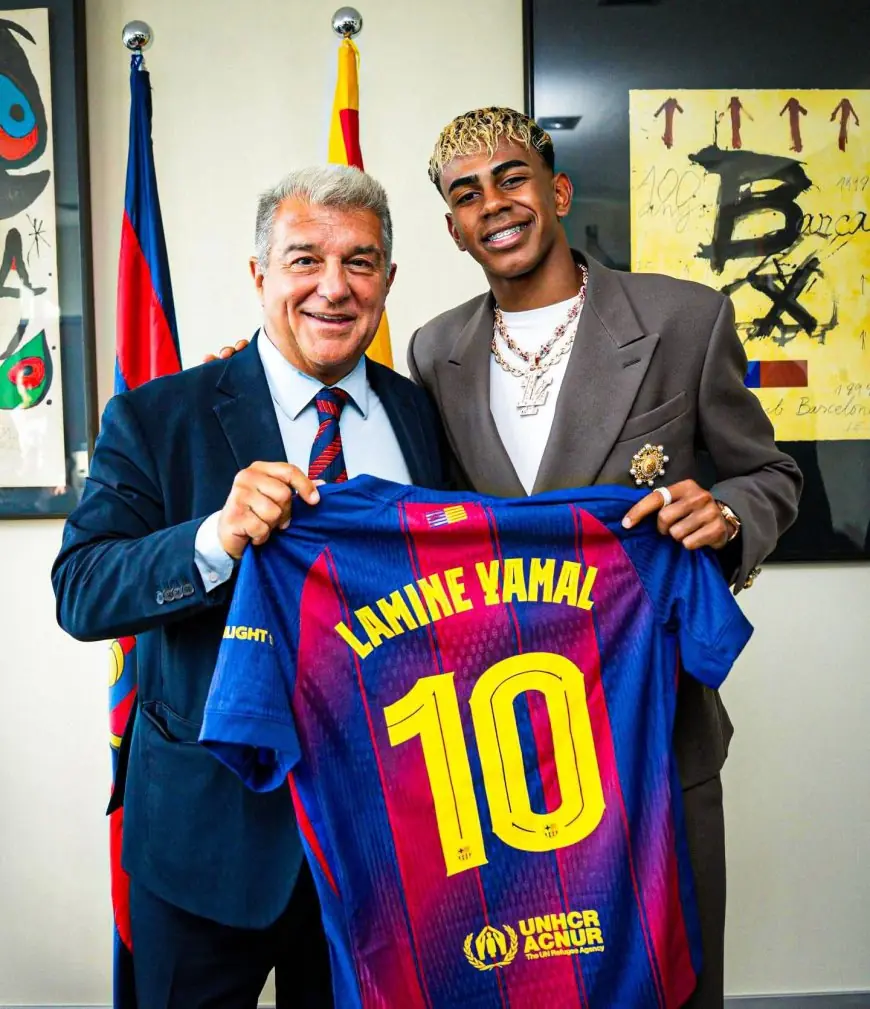 لامين يامال يرتدي الرقم 10 في برشلونة ويجدد عقده حتى سنة 2031