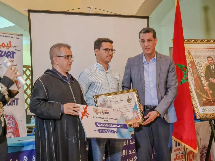 الزميل محمد بوقسيم يتوج بجائزة عبد العزيز الأبيض للصحافة والإعلام  صنف الصحافة الالكترونية