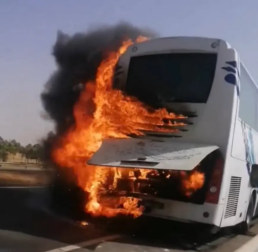 حريق يلتهم حافلة للنقل بالطريق السيار الرابط بين الدار البيضاء ومراكش