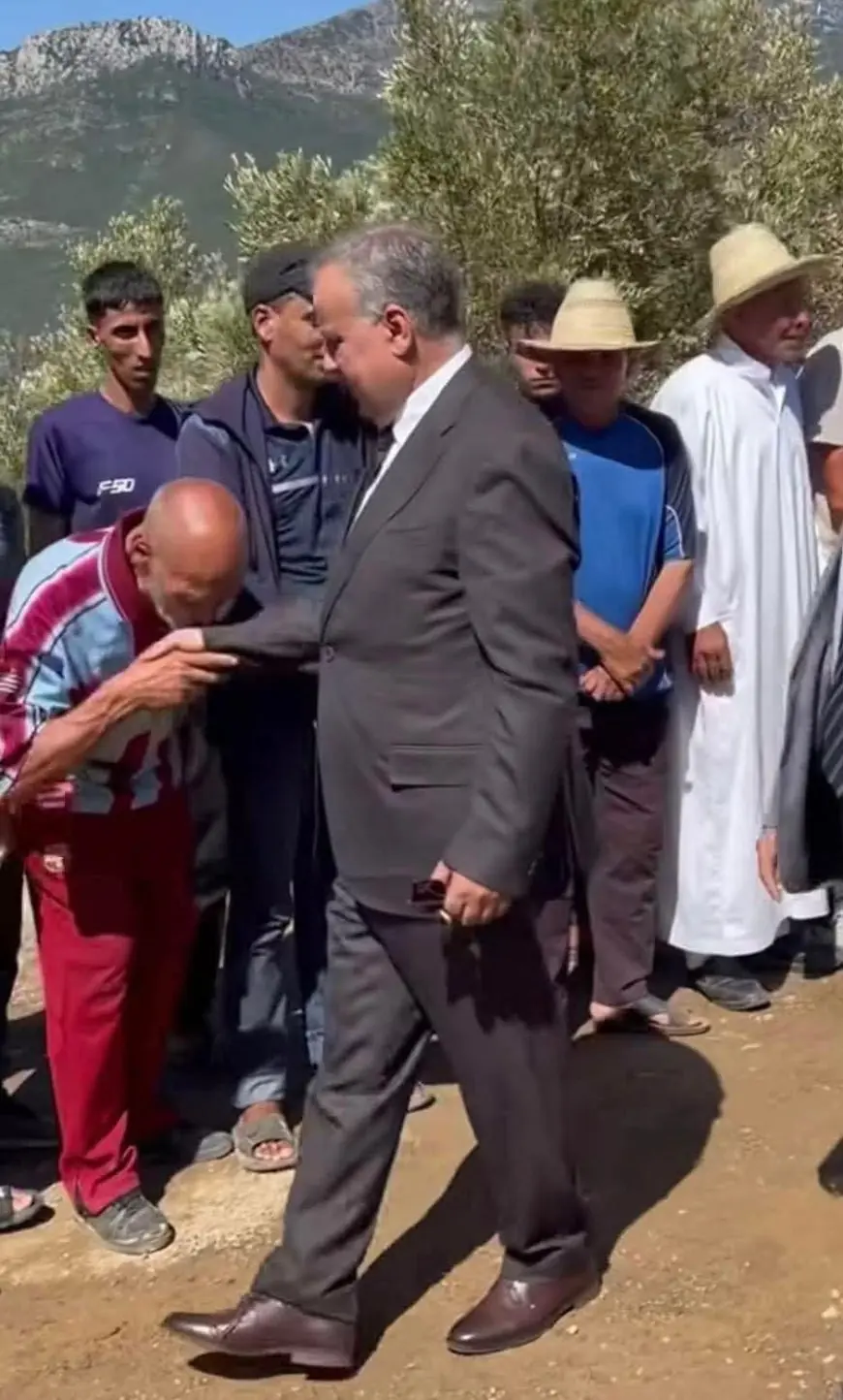 عامل شفشاون يثير الجدل
