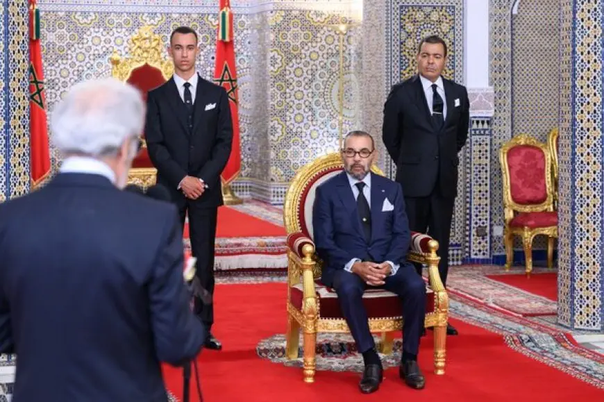 والي بنك المغرب يعرض الوضعية الاقتصادية والمالية على أنظار الملك