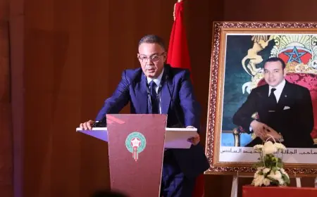 لقجع يكرم أساطير الكرة المغربية في وجبة غداء احتفالية