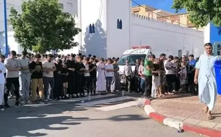 مراسم جنازة والد ناصر الزفزافي بمسجد العتيق بالحسيمة