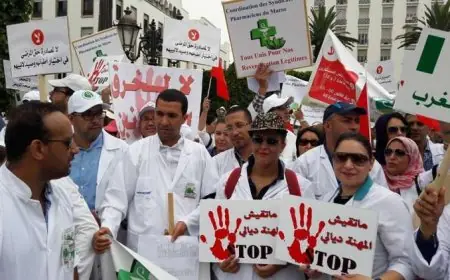 النقابة الوطنية لصيادلة المغرب تتبرأ من اعتصام الكونفدرالية وتتمسك بخيار الحوار مع وزارة الصحة