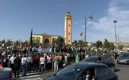 وقفة احتجاجية حاشدة امام مستشفى الحسن الثاني بأكادير