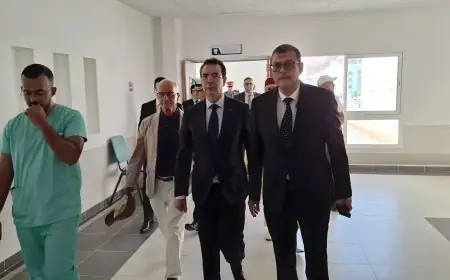 عامل إقليم الحسيمة يزور حملة طبية مجانية لجراحة العيون