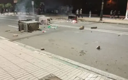 مظاهرات تتحول إلى أعمال شغب بمدينة وجدة والأمن يتدخل