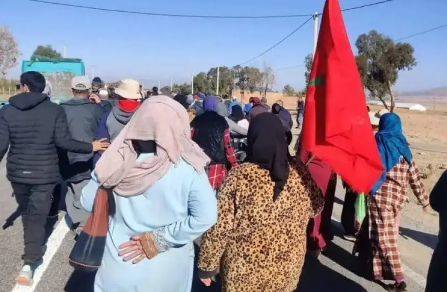 القوات العمومية تعترض مسيرة لضحايا زلزال الحوز بجماعة تافيكولت