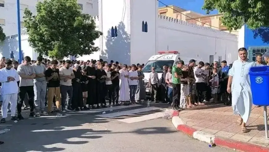 مراسم جنازة والد ناصر الزفزافي بمسجد العتيق بالحسيمة