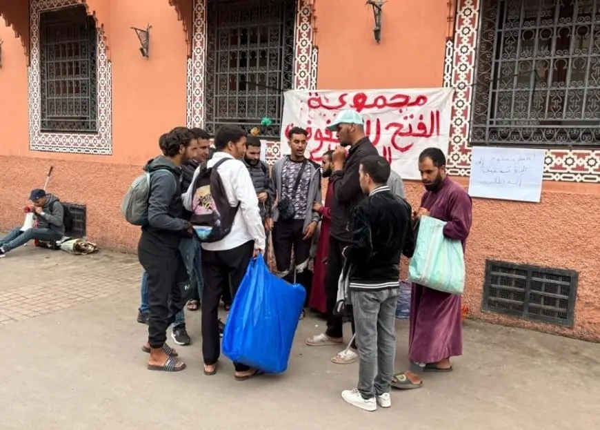 مراكش.. اعتصام مفتوح لمجموعة من المكفوفين يستنفر السلطات بساحة جامع الفنا