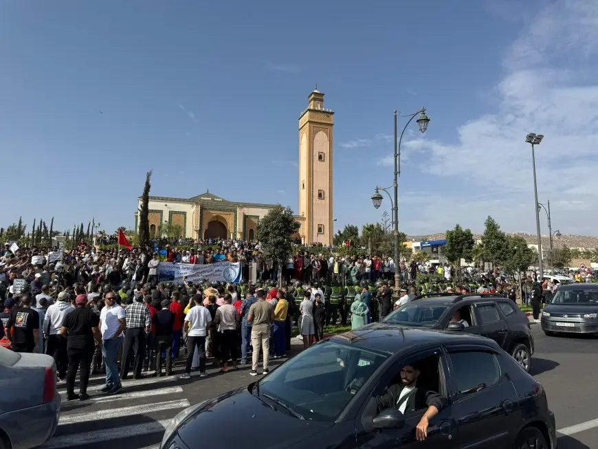 وقفة احتجاجية حاشدة امام مستشفى الحسن الثاني بأكادير