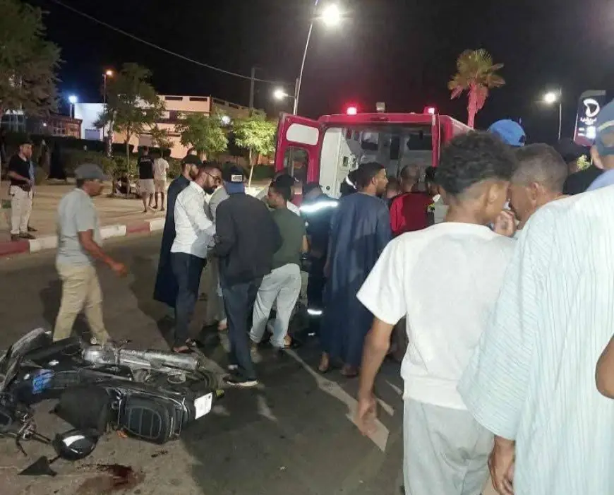 حادثة سير خطيرة بين دراجة نارية وسيارة جماعية بسيدي المختار