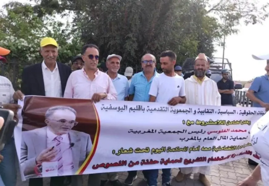 وقفة تضامنية واسعة مع الغلوسي أمام المحكمة الابتدائية بمراكش
