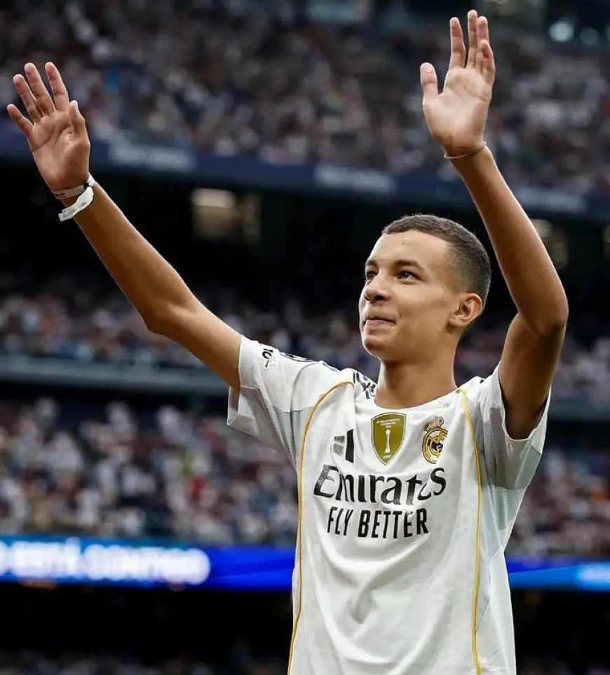 الناجي من زلزال الحوز عبد الرحيم أوحيدا يعطي شارة انطلاق مباراة ريال مدريد وإسبانيول