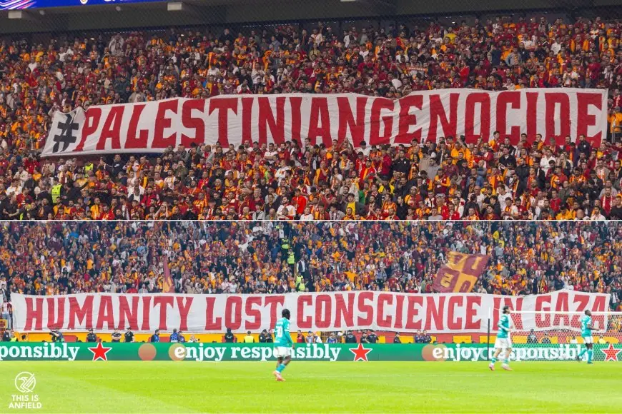 جماهير غلطة سراي ترفع شعارات التضامن مع فلسطين في مباراة ليفربول