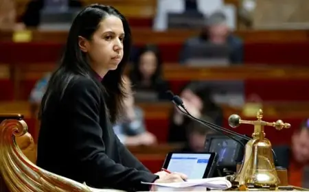 نعيمة موتشو ثاني مغربية تتولى حقيبة وزارية في الحكومة الفرنسية
