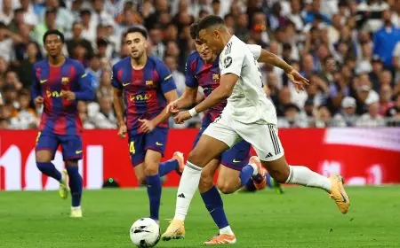 ريال مدريد يهزم برشلونة في الكلاسيكو وينفرد بصدارة الدوري الإسباني
