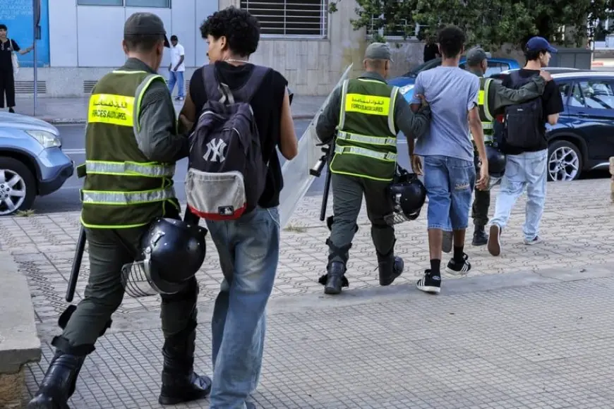 مصدر أمني يفند ادعاءات التضليل حول “اعتداءات على المتظاهرين” ويؤكد أنها مقاطع تمثيلية