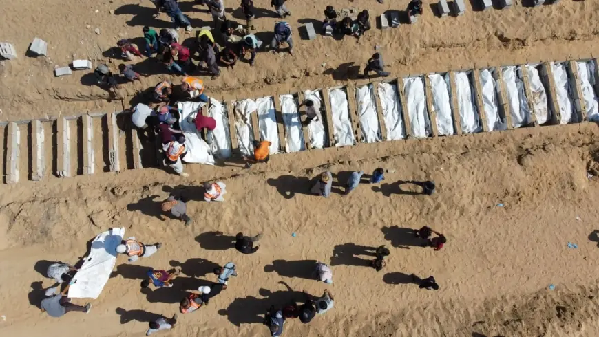 تسليم 30 جثمانا لفلسطينيين من إسرائيل عبر الصليب الأحمر في إطار اتفاق وقف إطلاق النار