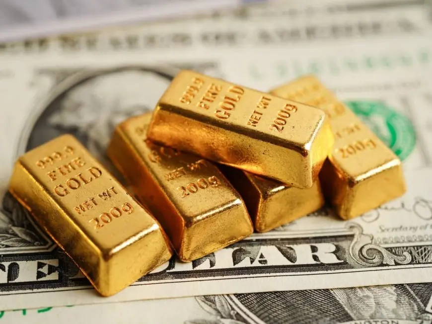 انخفاض أسعار الذهب مع صعود الدولار وتوقعات خفض الفائدة الأمريكية