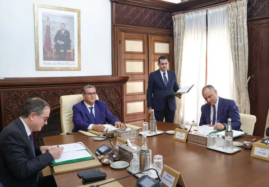 الحكومة توقع ملحق إتفاقية مع مجموعة رونو لإحداث 7500 منصب شغل بالمغرب