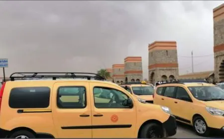 سائحة أجنبية تنتقد تهور سائقي سيارات الأجرة بين مراكش وورزازات