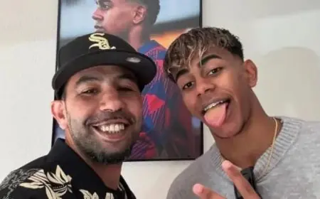 والد لامين جمال يطالب رئيس برشلونة بحماية ابنه من الإهانات العنصرية