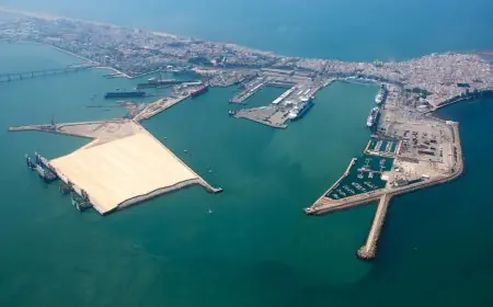 ميناء قادس الإسباني يتجه لتعزيز الربط البحري مع المغرب