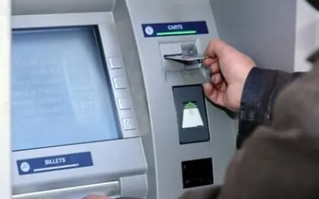 المحكمة التجارية بالدار البيضاء تلزم بنكا بتعويض زبون بعد "ابتلاع الشباك بطاقته"