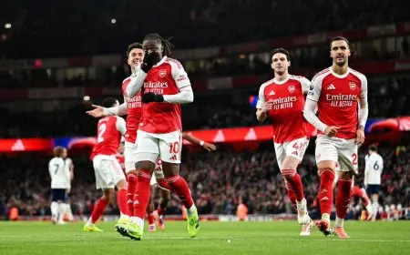 أرسنال يهزم توتنهام ويواصل صدارته للدوري الإنجليزي