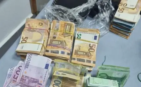زايو.. الجمارك تحجز ملايين الأورو والدولارات وكمية كبيرة من الذهب والفضة بأحد المنازل