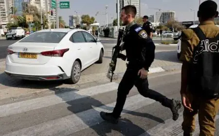 الشاباك يعلن تفكيك "شبكة إسرائيليين" تهرب أموالا وسلاحا إلى حماس