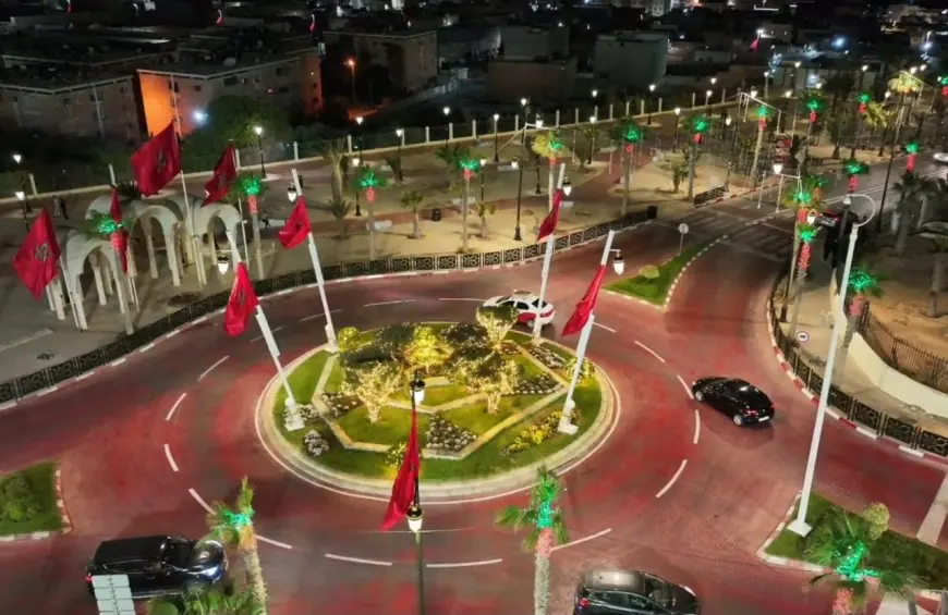 العيون تتزين استعدادا للاحتفال بذكرى المسيرة الخضراء المظفرة