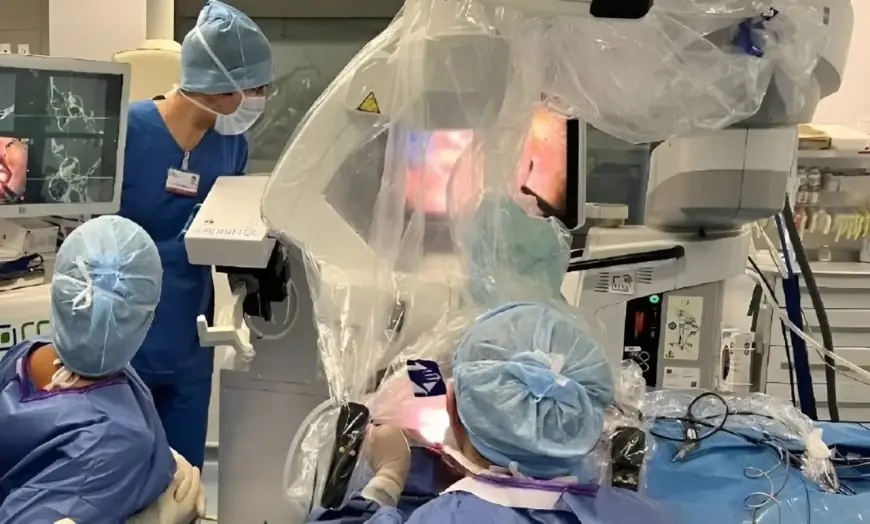 لأول مرة بإفريقيا.. أطباء مغاربة ينجحون في زراعة قوقعة الأذن بمساعدة الروبوت