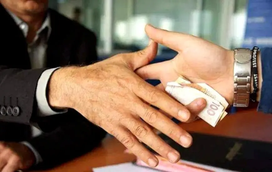 توقيف مفتش شرطة بأولاد تايمة للاشتباه في تلقيه رشوة وابتزاز مواطن