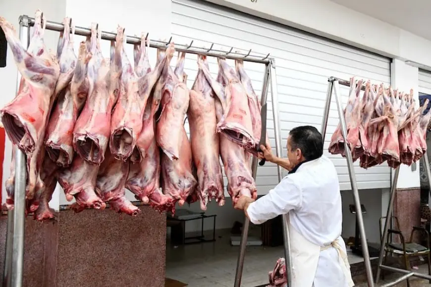رغم الاستيراد المكثف.. أسعار اللحوم تواصل الارتفاع وتزيد الضغط على الأسر المغربية