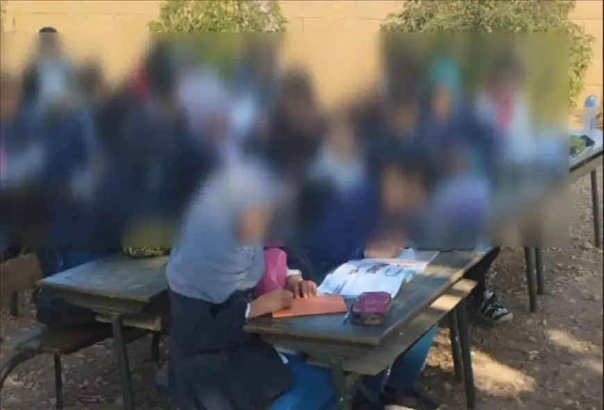 "ماتقيش ولدي" تطالب بمحاسبة المتورطين في تمدرس تلاميذ مدرسة بسطات في العراء