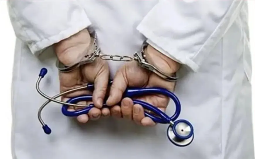 أمن أكادير يوقف طبيباً فرنسياً بعد رصده يتخلص من جمجمة وعظام بشرية