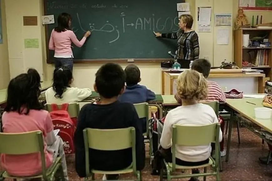 إلغاء برنامج تعليم اللغة العربية في مدارس إسبانيا بعد ضغوط اليمين المتطرف