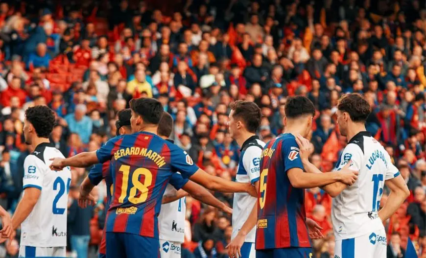 برشلونة يهزم ديبورتيفو ألافيس وينفرد بصدارة الدوري الإسباني