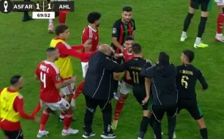 الكاف يفتح تحقيقا في أحداث مباراة الجيش الملكي ضد الأهلي المصري