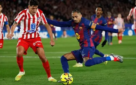 برشلونة يهزم أتلتيكو مدريد بثلاثية ويتصدر الليغا