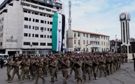 إسرائيل تصعد الضغط على دمشق بعد هتافات مؤيدة لغزة في العروض العسكرية السورية
