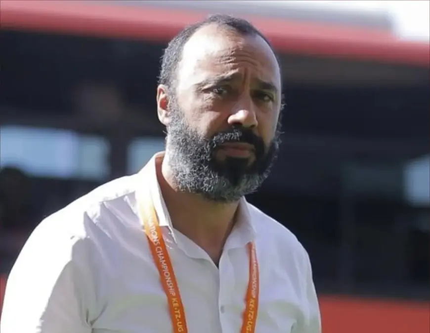 السكتيوي يستنكر طريقة نقل بعثة المنتخب الوطني الرديف قبل مباراة جزر القمر