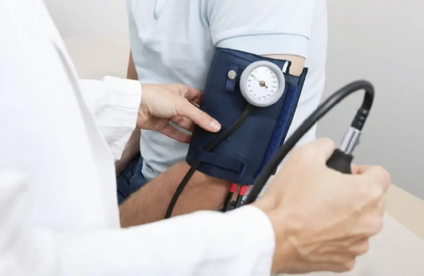 طبيب أخصائي يكشف طرق السيطرة على ارتفاع ضغط الدم دون اللجوء للأدوية