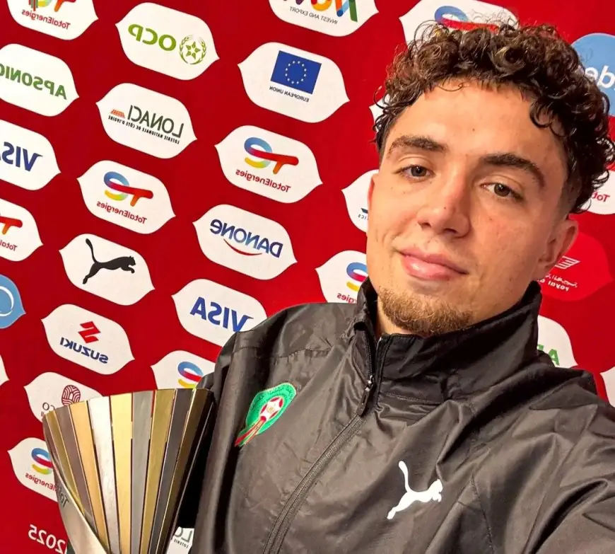 نائل العيناوي يتوج بجائزة أفضل لاعب في مباراة المغرب ومالي