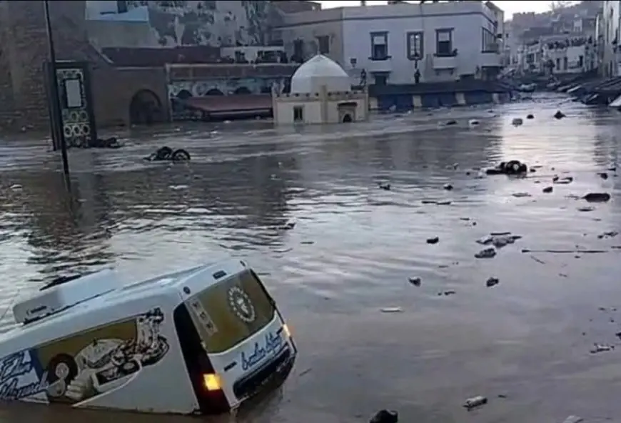 بسبب الأمطار.. السيول تغمر ساحة سيدي بو الذهب بآسفي دون تسجيل خسائر بشرية